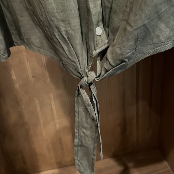 NWT Large olive crop top - Picture 3 of 8